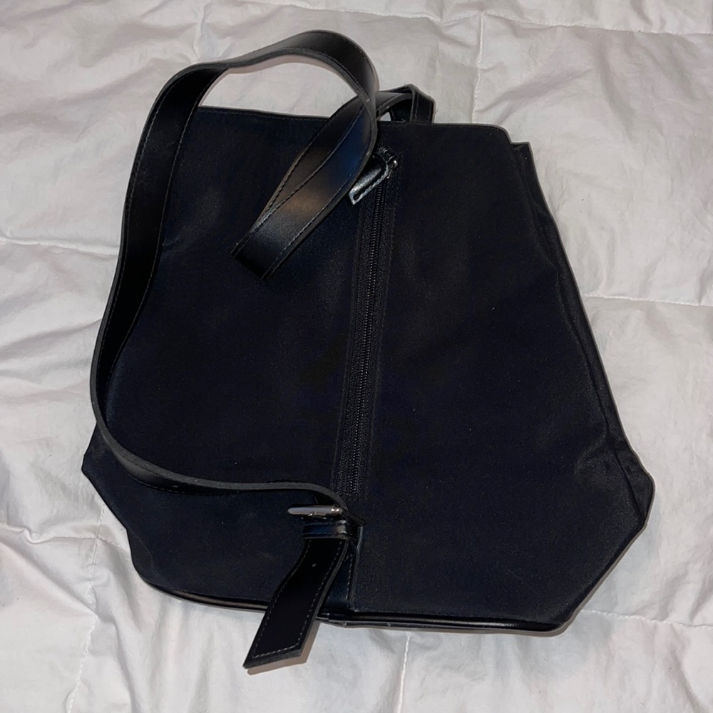 Liz Claiborne woman’s crossshoulder bag